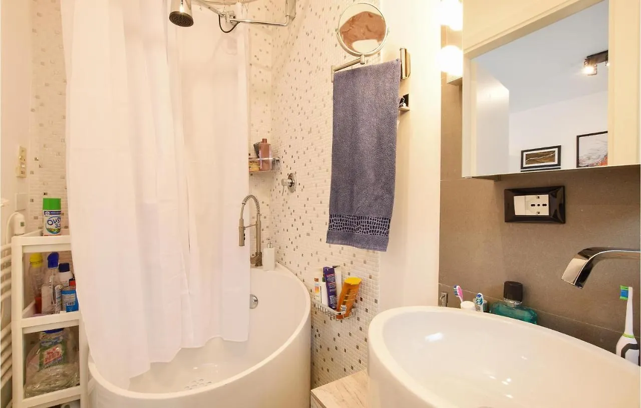 Gorgeous Apartment In Castelletto Di Brenz, Pai 0*,