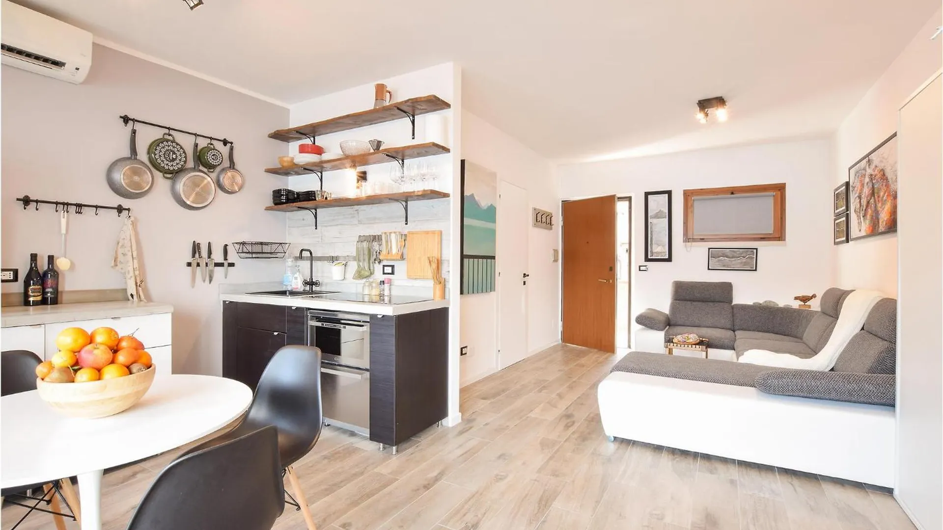 Gorgeous Apartment In Castelletto Di Brenz, Pai Itália