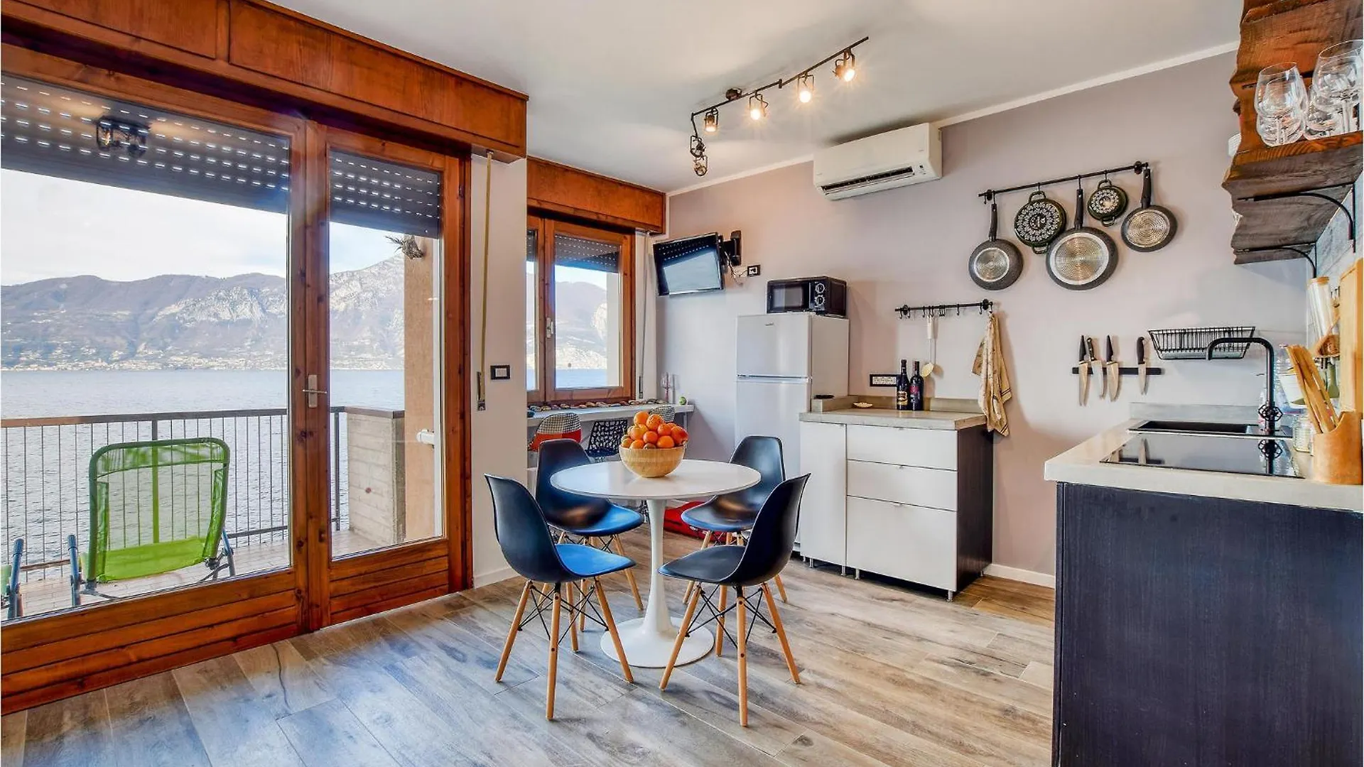 Gorgeous Apartment In Castelletto Di Brenz, Pai Itália
